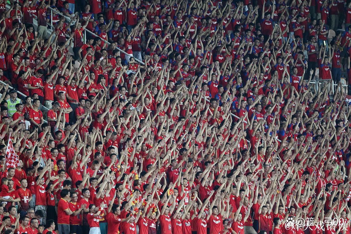 曼联削减残障球迷团体预算半数，却豪掷资金购买球员